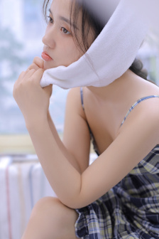 打扑克的男女